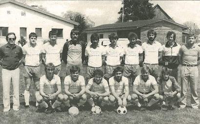 Landesliga-Mannschaft Saison 1984/85 - 4. Tabellenplatz HR v li: Spielleiter G. Henle, R. Soukop, C. Kappeler, K. Gimple, W. Scholz, K. Schwarz, K. Gegier, K. Spies, K.-P. Koch, Trainer W. Gennrich. UR v l: I. Hauser, M. Selg, K.-J. Kopp, W. Walz, C. Ruider, K. Müller.
